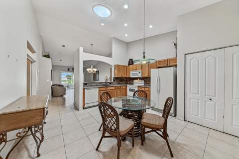 8464 Logia Circle, Boynton Beach FL - photo 7 of 38