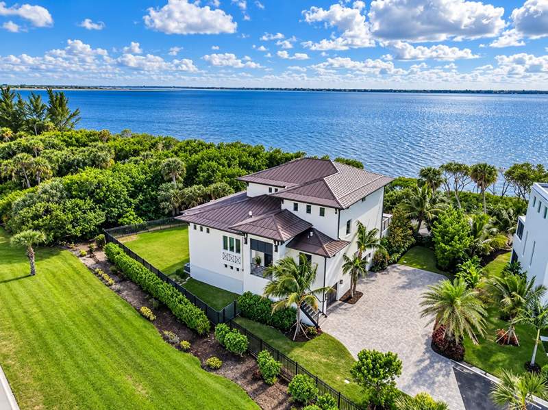 4 bedroom Single Family Residence at 7683 Pelican Pointe Drive, Pelican Pointe West, Jensen Beach — photo 3