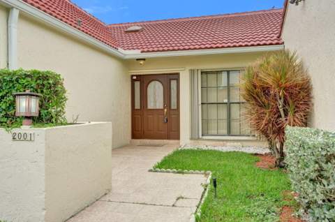 2001 Maplewood Drive, Coral Springs FL - photo 7 of 52