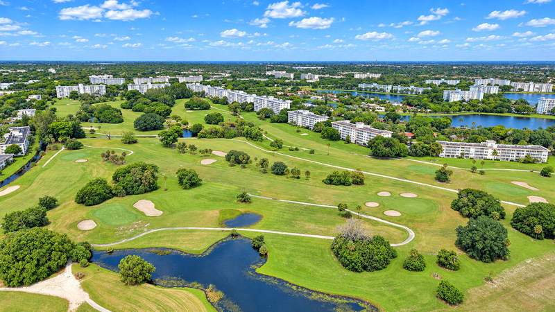 2 bedroom Condominium at 2681 S Course Drive #809, No 22 Palm-Aire Country Club, Pompano Beach — photo 3