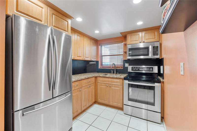 1 bedroom Condominium at 1720 Jefferson Street #212, Sun Haven Towers Condo, Hollywood — photo 3