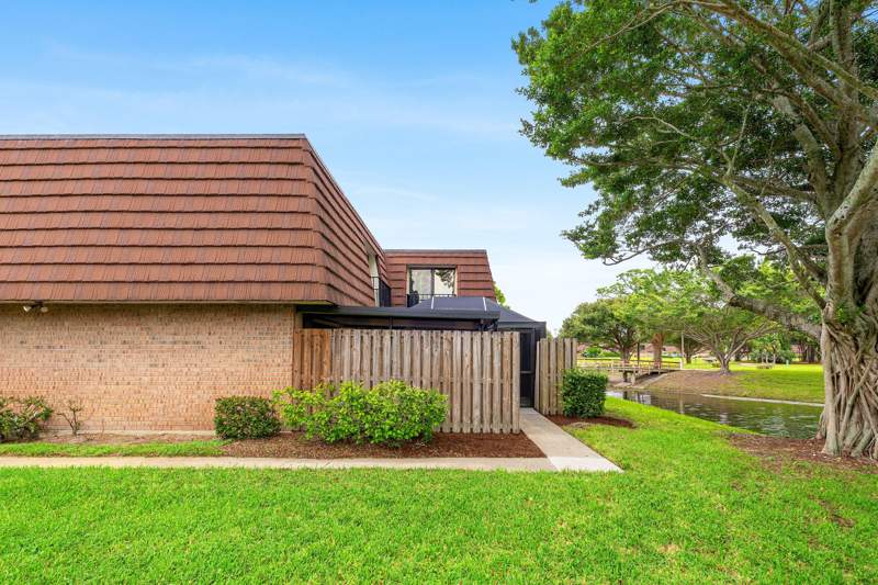 2 bedroom Townhouse at 1815 18th Lane, Garden Lakes And Garden Square Shops, Palm Beach Gardens — photo 3