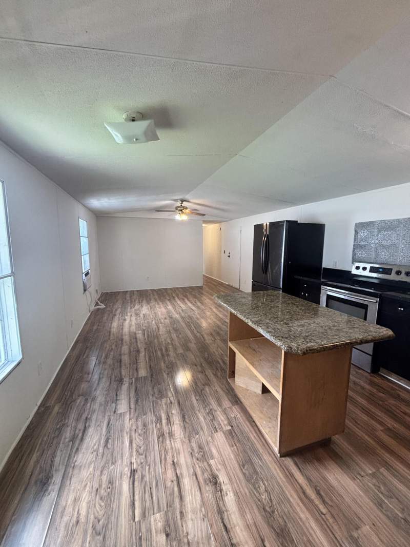 3 bedroom Mobile Home at 1027 Marco Court, Colonial Estates Mobile Home Park, Greenacres — photo 4