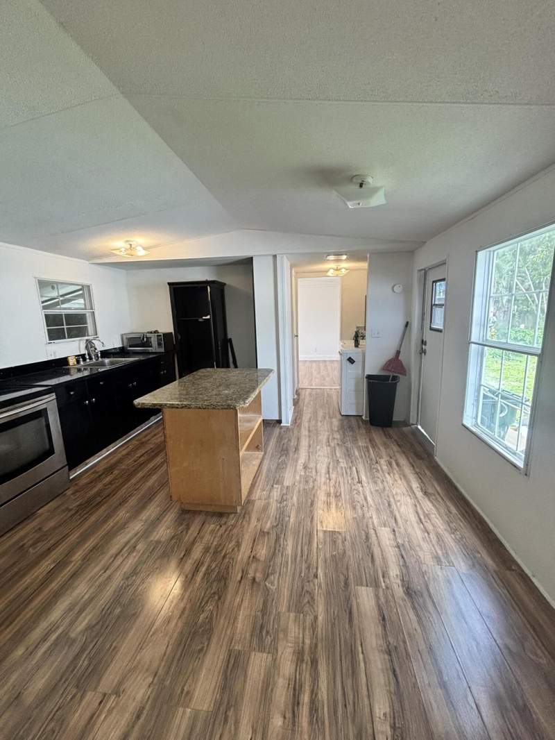 3 bedroom Mobile Home at 1027 Marco Court, Colonial Estates Mobile Home Park, Greenacres — photo 5