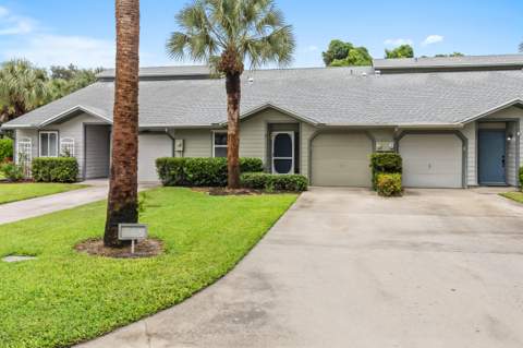 663 NE Wax Myrtle Way, Jensen Beach FL - photo 13 of 38