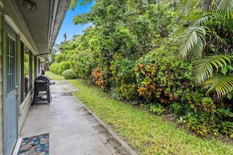 663 NE Wax Myrtle Way, Jensen Beach FL - photo 11 of 38