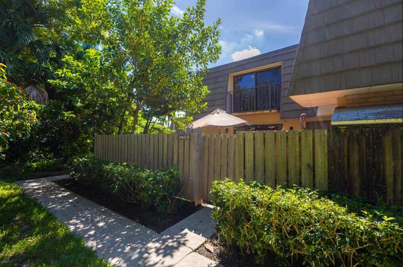 2 bedroom Townhouse at 4603 46th Way, Village Of Sandalwood Lakes 3, West Palm Beach — photo 1