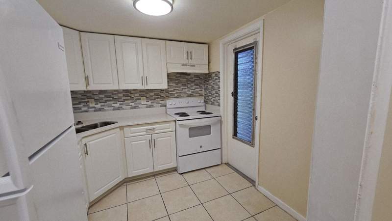 1 bedroom Condominium at 4200 NW 3rd Court #122, Village Green Condo, Plantation — photo 2