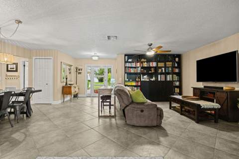 6866 Paul Mar Drive, Lake Worth FL - photo 18 of 32