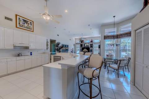 10903 Bal Harbor Drive, Boca Raton FL - photo 8 of 32
