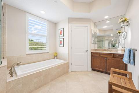 844 Bay Colony Drive, Juno Beach FL - photo 12 of 35