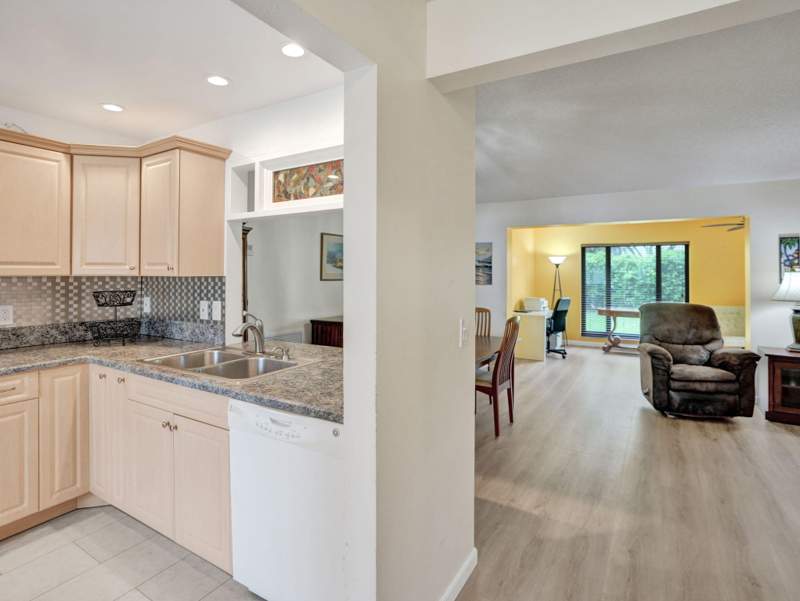 2 bedroom Single Family Residence at 2085 SW 15th Place, The Meadows Of Crystal Lake, Deerfield Beach — photo 5