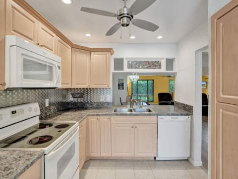 2085 SW 15th Place, Deerfield Beach FL - photo 7 of 62