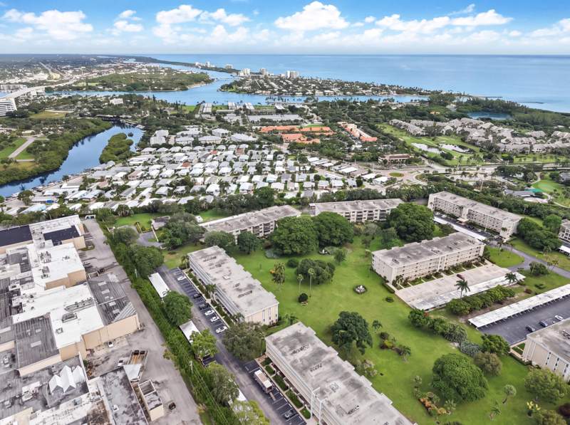 2 bedroom Condominium at 300 N Hwy A1A #402 O, Ocean Parks Condo, Jupiter — photo 2