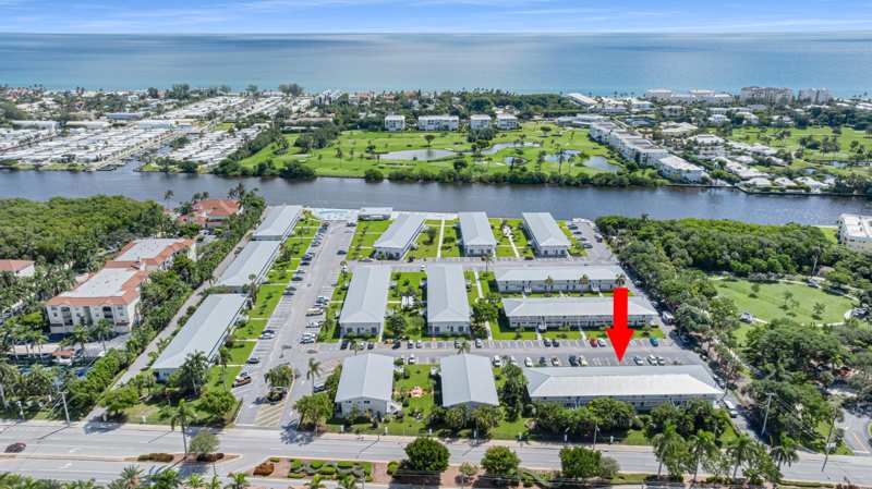 1 bedroom Stock Cooperative at 2542 S Federal Highway, Hampshire Gardens, Boynton Beach — photo 1