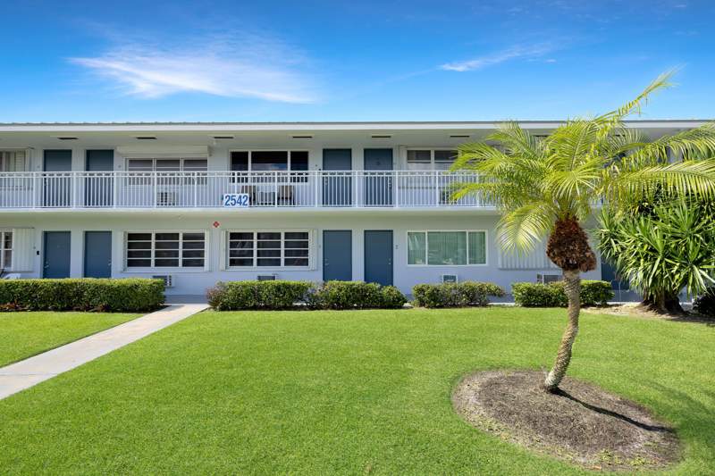 1 bedroom Stock Cooperative at 2542 S Federal Highway, Hampshire Gardens, Boynton Beach — photo 2