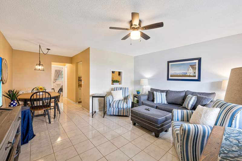 1 bedroom Stock Cooperative at 2542 S Federal Highway, Hampshire Gardens, Boynton Beach — photo 3