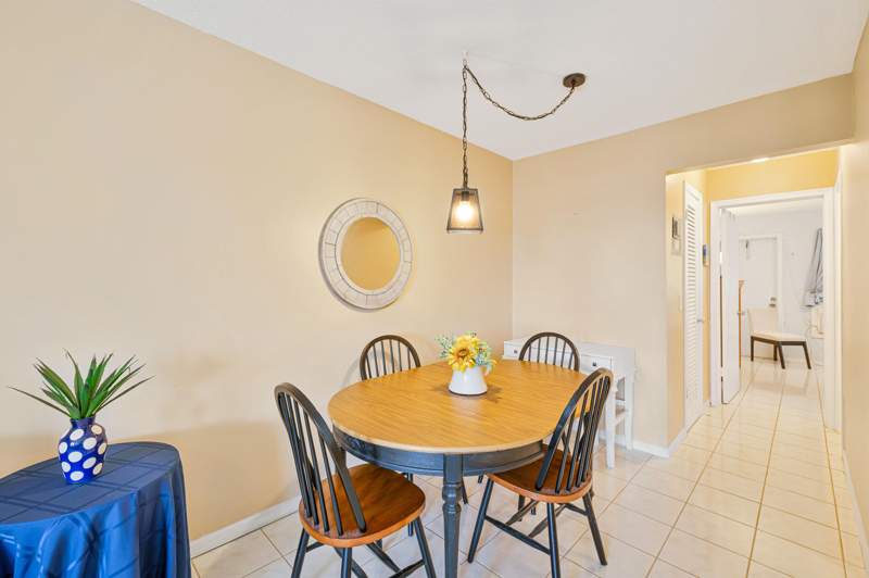 1 bedroom Stock Cooperative at 2542 S Federal Highway, Hampshire Gardens, Boynton Beach — photo 5