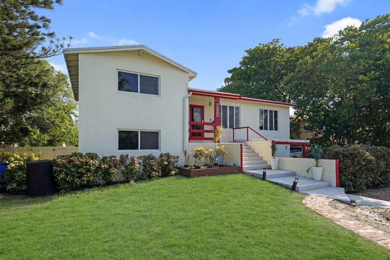 4 bedroom Single Family Residence at 220 NW 42nd Street, Prospect Gardens, Oakland Park — photo 1