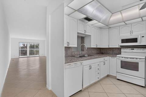 2901 Victoria Circle #D4, Coconut Creek FL - photo 11 of 71