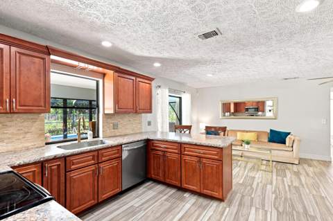 2526 SE Victory Avenue, Port St. Lucie FL - photo 14 of 50