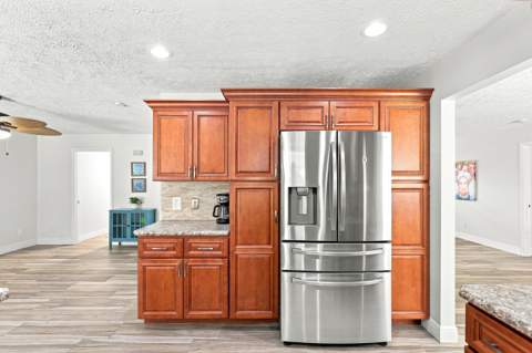 2526 SE Victory Avenue, Port St. Lucie FL - photo 13 of 50