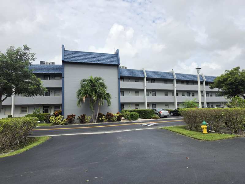 2 bedroom Condominium at 7847 Golf Cir Drive ##101, Oriole Golf & Tennis Club Condo, Margate — photo 1