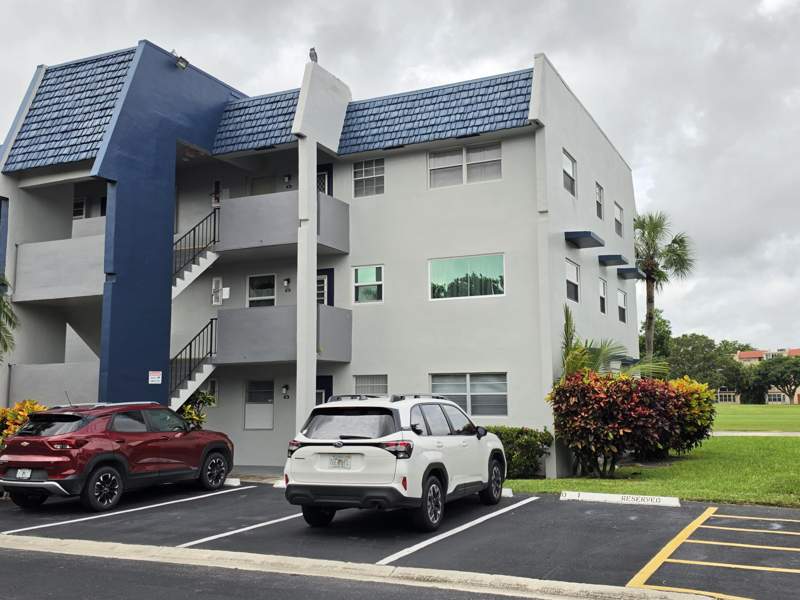 2 bedroom Condominium at 7847 Golf Cir Drive ##101, Oriole Golf & Tennis Club Condo, Margate — photo 5