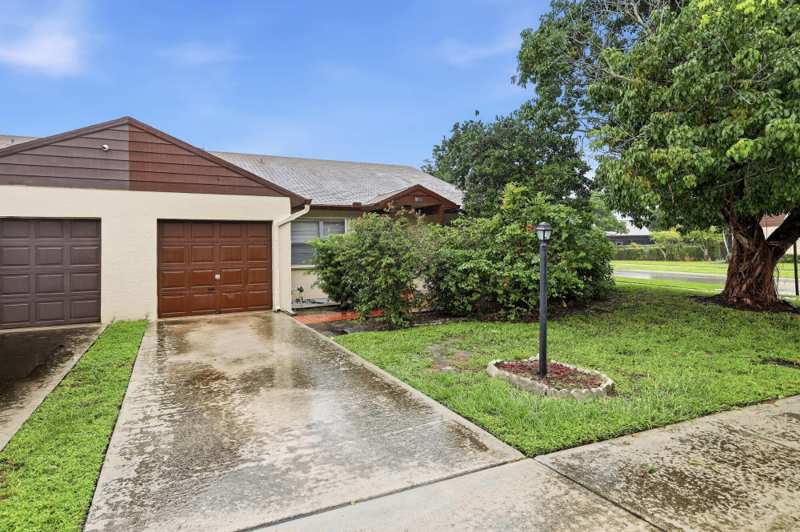 3 bedroom Townhouse at 8501 Blue Cypress Drive, Lakes Of Sherbrooke Ph 6, Lake Worth — photo 1