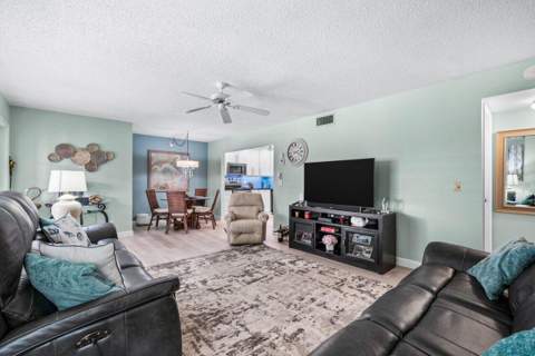 414 Pine Glen Lane #D-2, Greenacres FL - photo 12 of 27