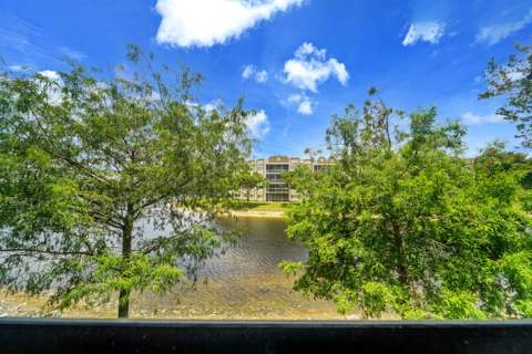 7342 Ashmont Circle #203, Tamarac FL - photo 17 of 34