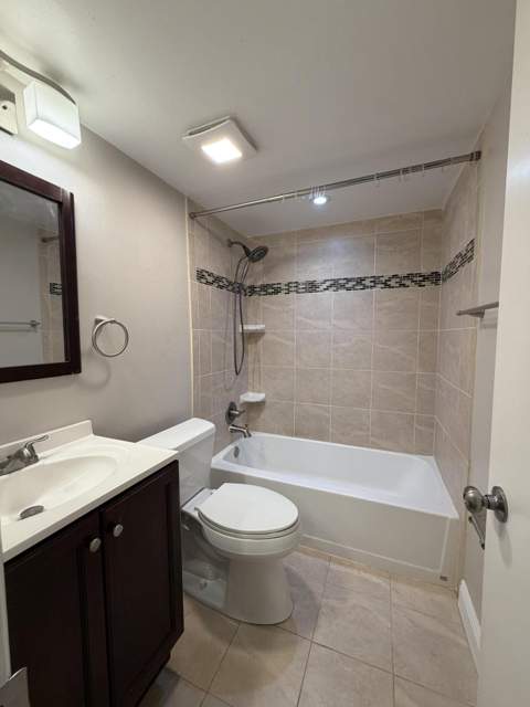 7173 Orange Drive #220B, Davie FL - photo 24 of 35