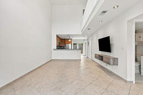 341 City View Drive, Fort Lauderdale FL - photo 8 of 40