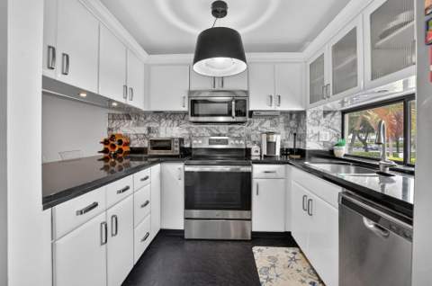884 SE 19th Avenue #10, Deerfield Beach FL - photo 20 of 71