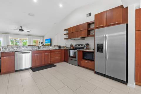 516 SE Crosspoint Drive, Port St. Lucie FL - photo 17 of 55