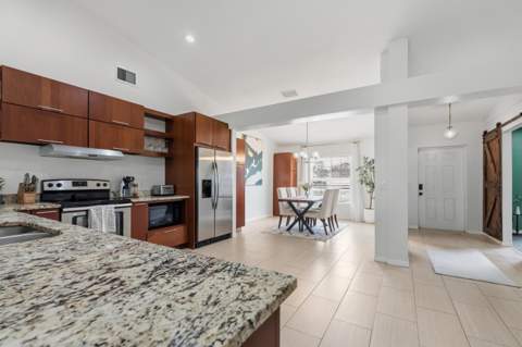 516 SE Crosspoint Drive, Port St. Lucie FL - photo 13 of 55