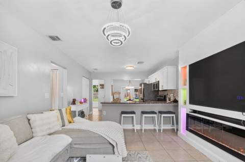 1019 S C Street, Lake Worth Beach FL - photo 6 of 40