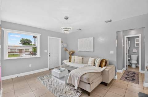1019 S C Street, Lake Worth Beach FL - photo 9 of 40