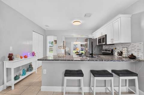1019 S C Street, Lake Worth Beach FL - photo 10 of 40