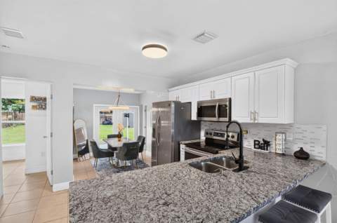 1019 S C Street, Lake Worth Beach FL - photo 11 of 40