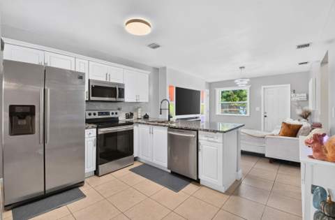1019 S C Street, Lake Worth Beach FL - photo 12 of 40