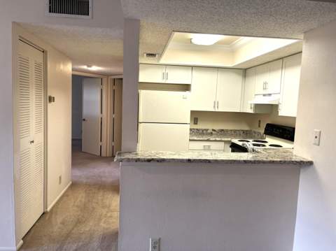R-1531 SE Royal Green Circle #R-206, Port St. Lucie FL - photo 6 of 11