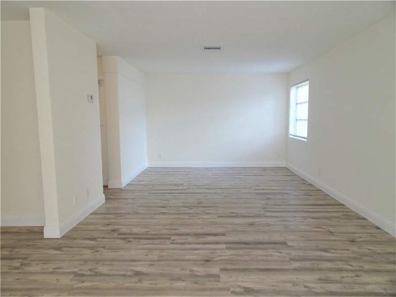 4 bedroom Single Family Residence at 2230 Avenue H, Park Manor 1, Riviera Beach — photo 4