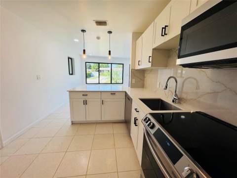1472 NE 30th Court, Pompano Beach FL - photo 10 of 24