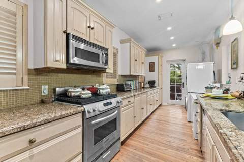 703 Sunset Road, West Palm Beach FL - photo 8 of 33