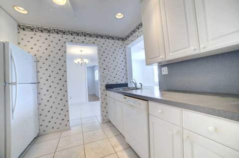 910 SW 7th Avenue, Boynton Beach FL - photo 10 of 33