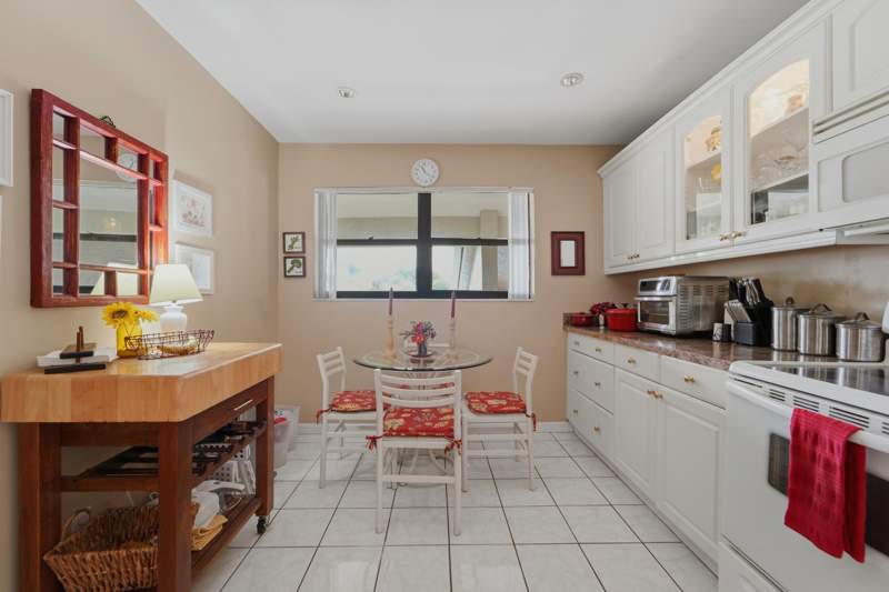 2 bedroom Condominium at 12910 Briarlake Drive, Briarwood Condo, West Palm Beach — photo 4