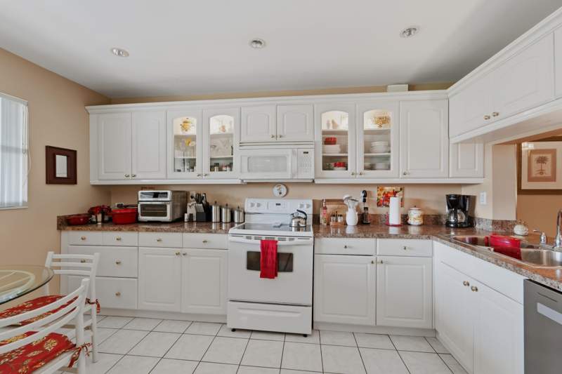 2 bedroom Condominium at 12910 Briarlake Drive, Briarwood Condo, West Palm Beach — photo 2