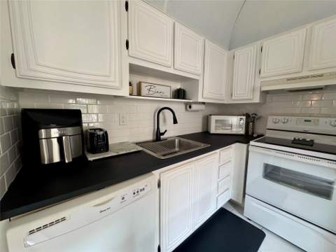 2811 Somerset Drive #206, Lauderdale Lakes FL - photo 11 of 28