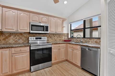 23363 Water Circle, Boca Raton FL - photo 18 of 39
